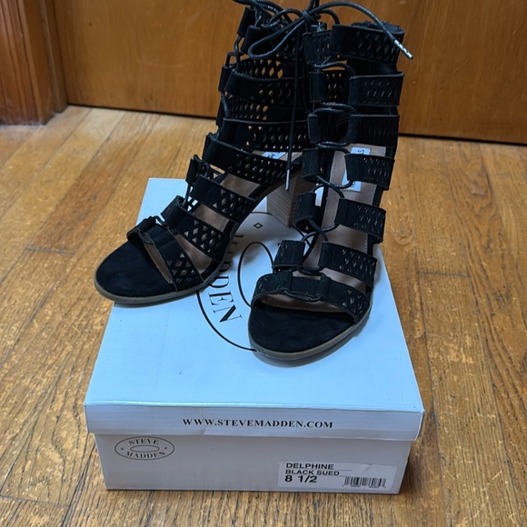 Steve Madden Delphine gladiator style sandals. Size 8.5 - Picture 2 of 5